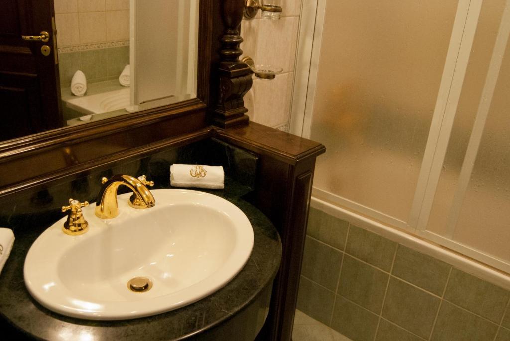 Hotel Casa Capsa Bukarest Kültér fotó