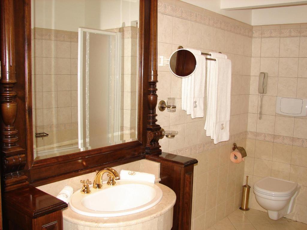 Hotel Casa Capsa Bukarest Kültér fotó