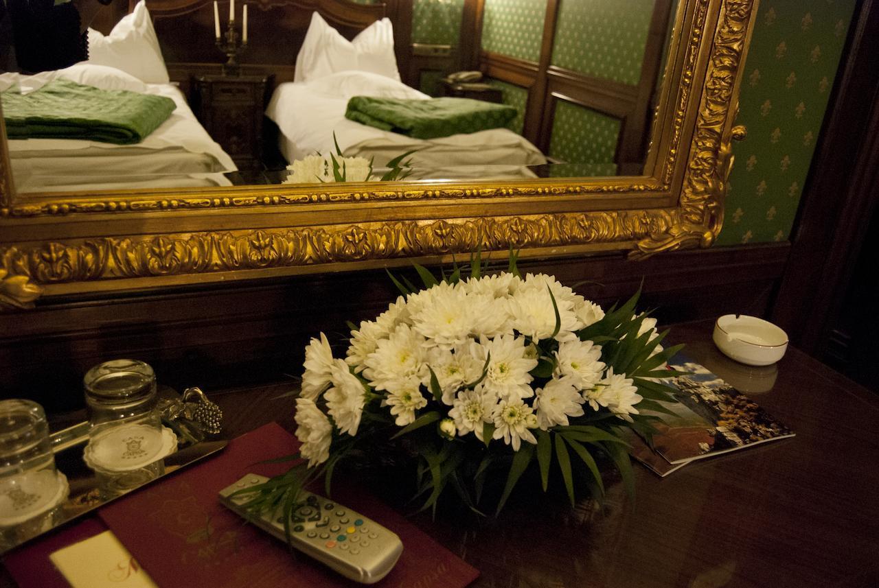 Hotel Casa Capsa Bukarest Kültér fotó