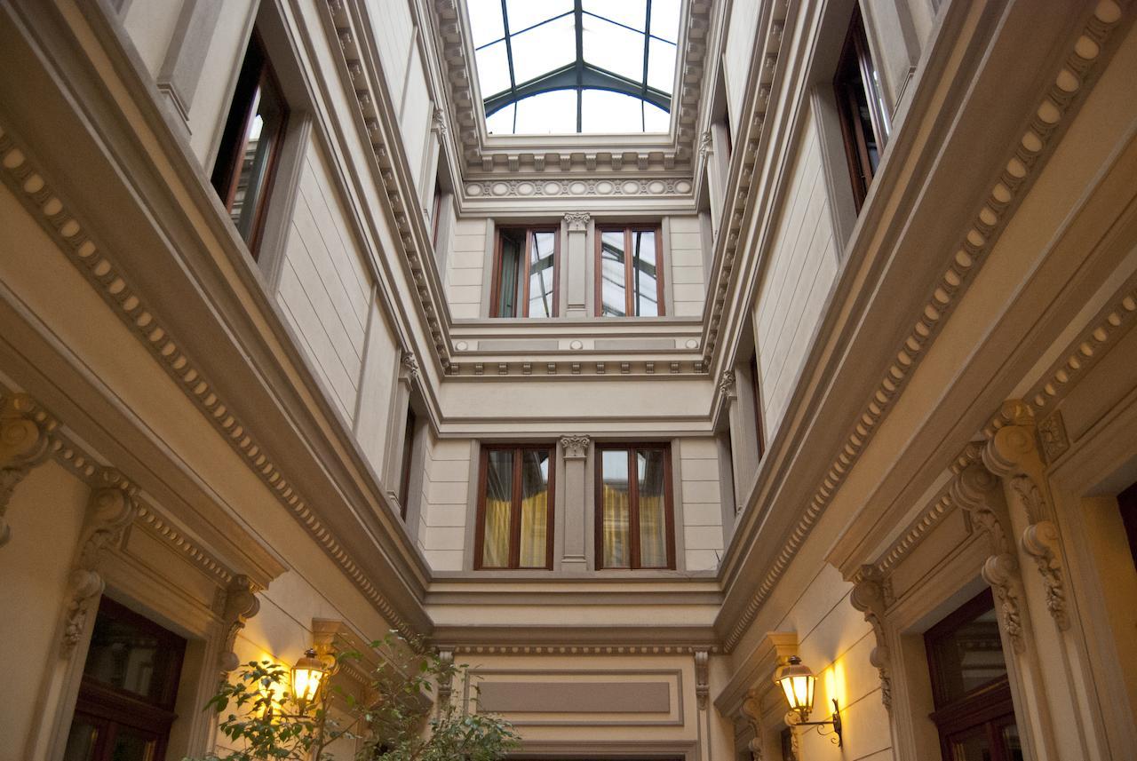 Hotel Casa Capsa Bukarest Kültér fotó