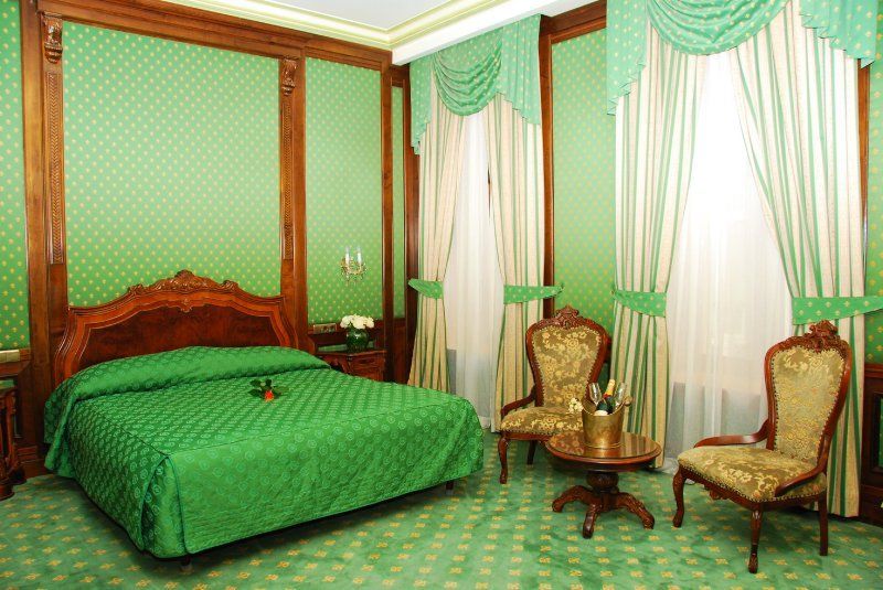 Hotel Casa Capsa Bukarest Szoba fotó