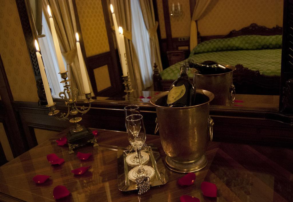 Hotel Casa Capsa Bukarest Kültér fotó